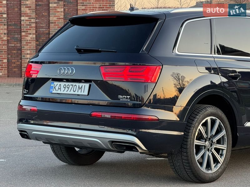 Позашляховик / Кросовер Audi Q7 2016 в Києві