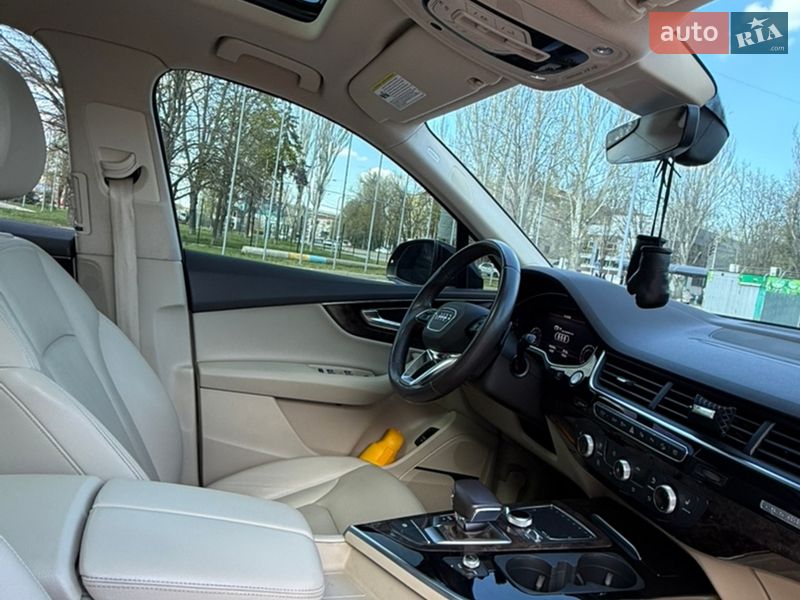 Позашляховик / Кросовер Audi Q7 2018 в Дніпрі