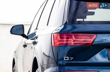 Позашляховик / Кросовер Audi Q7 2017 в Львові