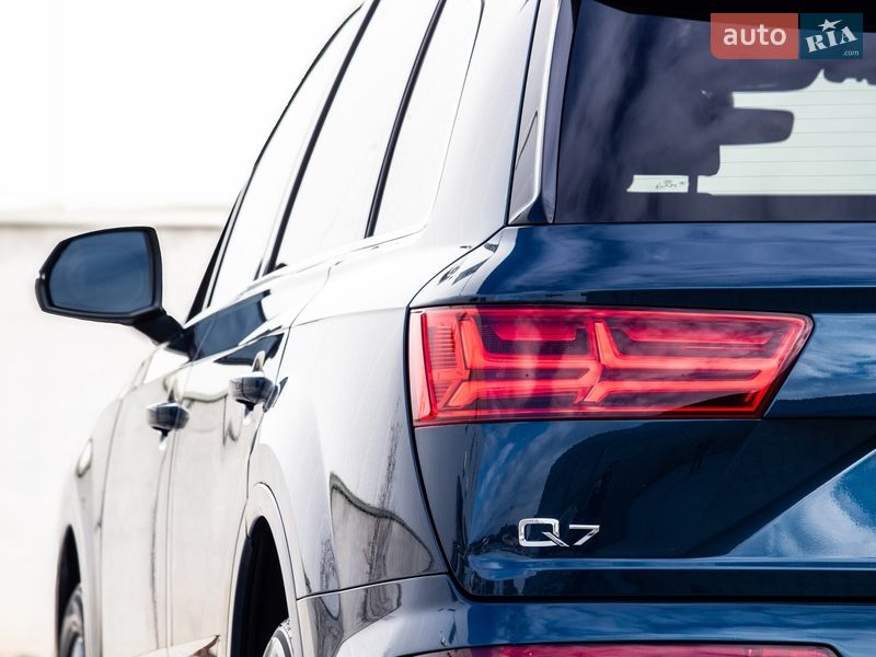 Позашляховик / Кросовер Audi Q7 2017 в Львові