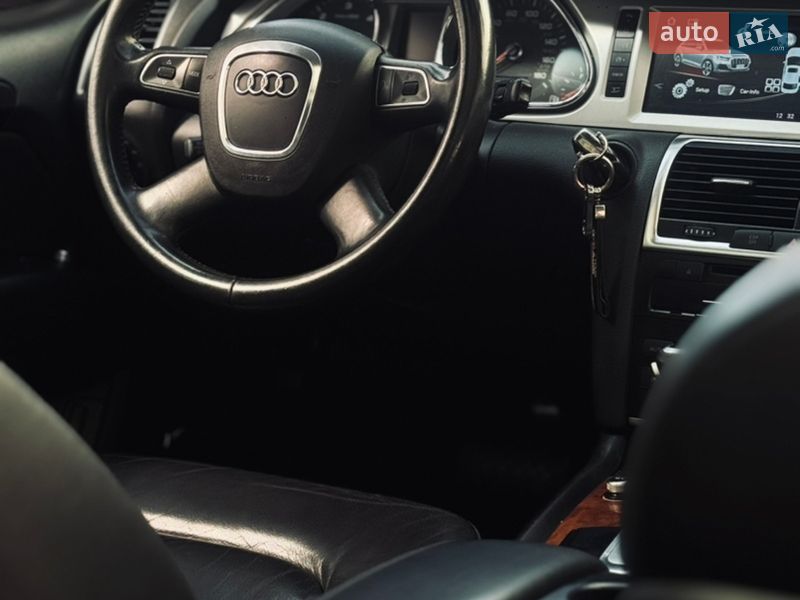 Позашляховик / Кросовер Audi Q7 2010 в Рівному