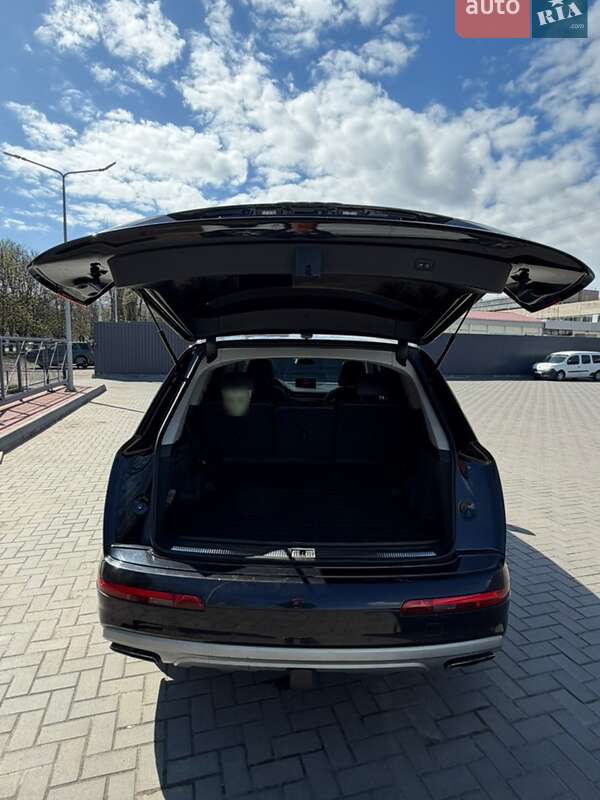 Внедорожник / Кроссовер Audi Q7 2015 в Кременчуге