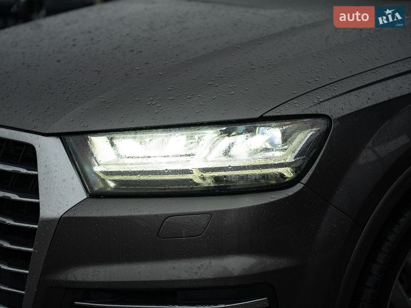 Внедорожник / Кроссовер Audi Q7 2017 в Черновцах