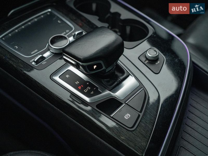 Внедорожник / Кроссовер Audi Q7 2017 в Черновцах
