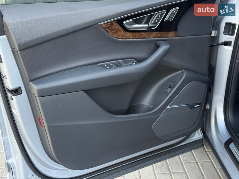 Внедорожник / Кроссовер Audi Q7 2017 в Мукачево