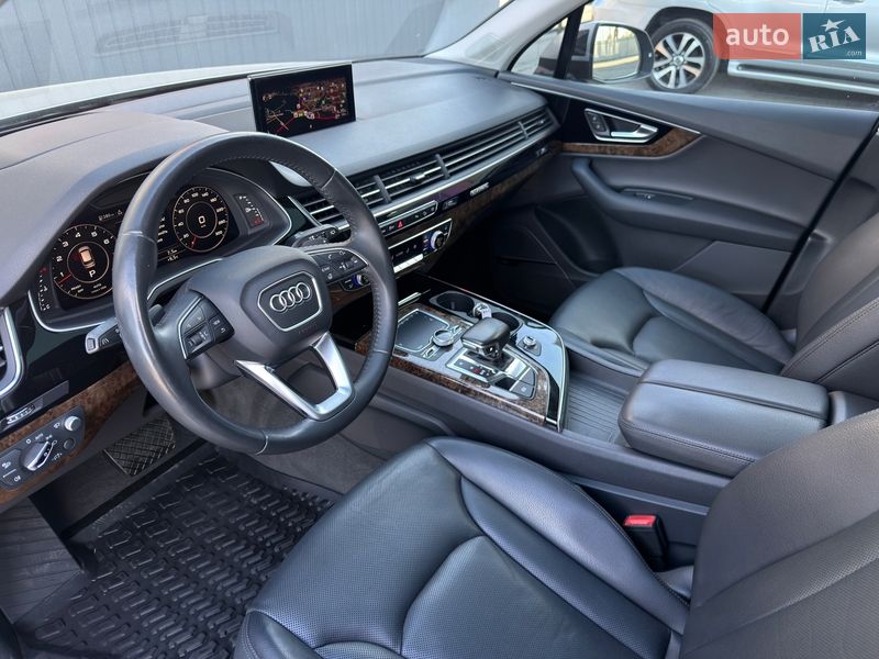 Внедорожник / Кроссовер Audi Q7 2017 в Мукачево