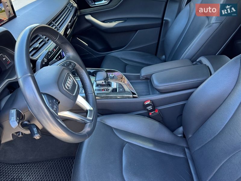 Позашляховик / Кросовер Audi Q7 2018 в Києві фото 31 Позашляховик / Кросовер Audi Q7 2018 в Києві