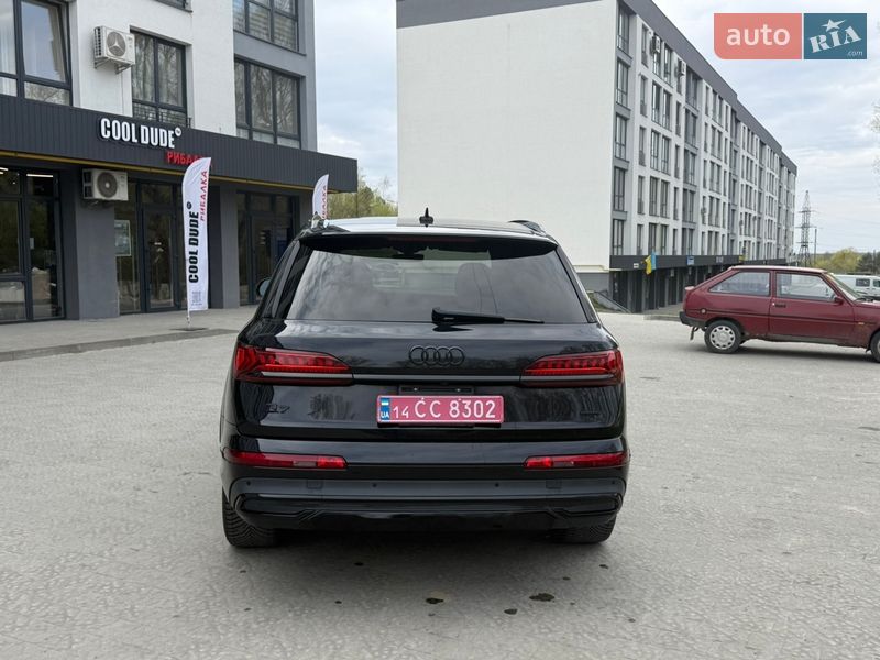 Внедорожник / Кроссовер Audi Q7 2020 в Новояворовске