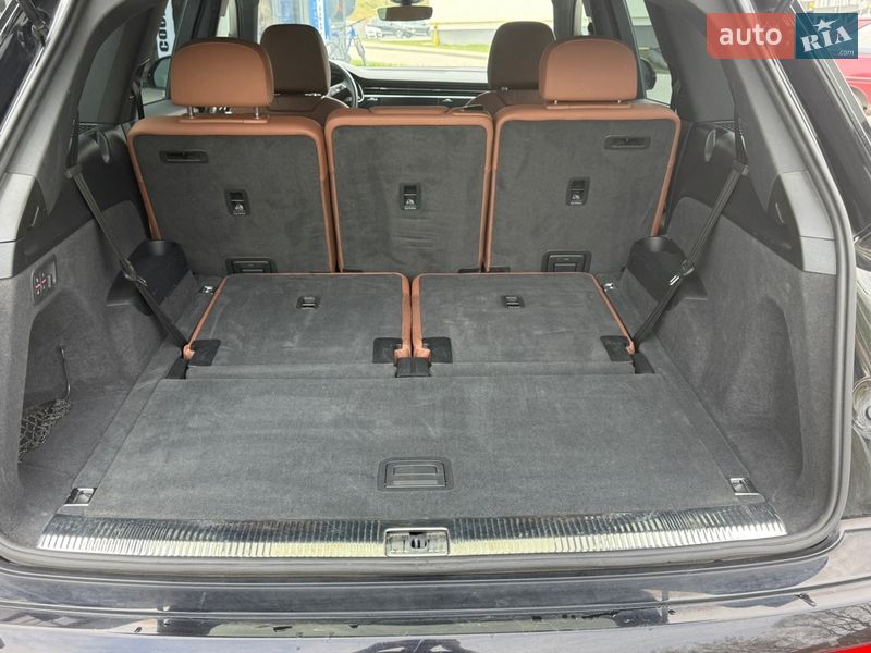 Внедорожник / Кроссовер Audi Q7 2020 в Новояворовске