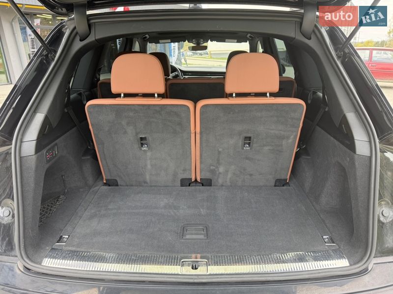 Внедорожник / Кроссовер Audi Q7 2020 в Новояворовске