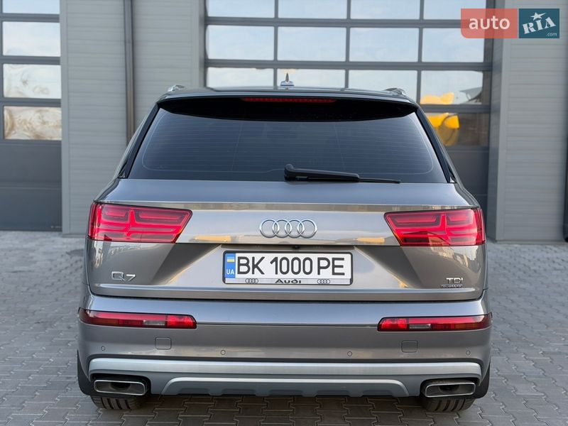 Позашляховик / Кросовер Audi Q7 2016 в Сарнах