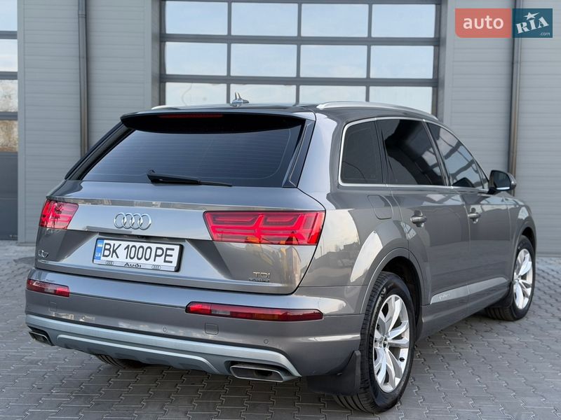 Позашляховик / Кросовер Audi Q7 2016 в Сарнах