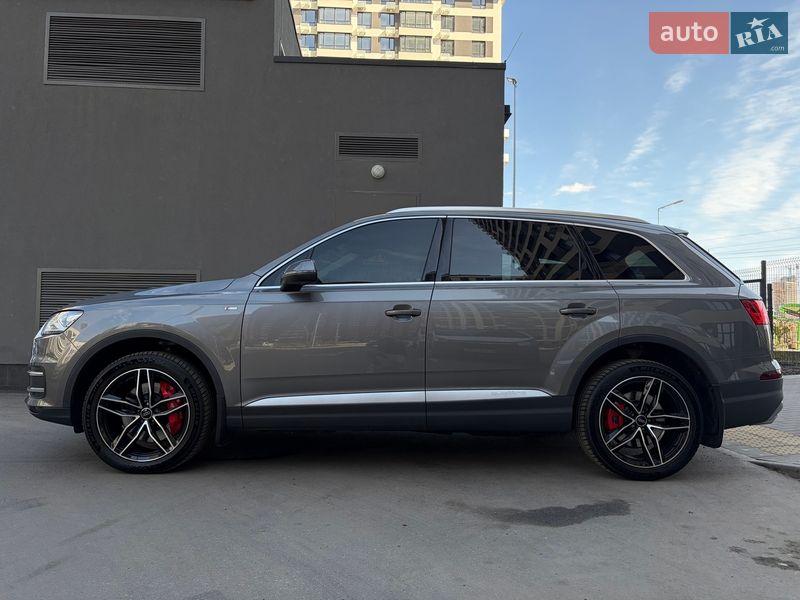 Внедорожник / Кроссовер Audi Q7 2016 в Киеве