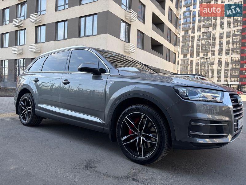 Внедорожник / Кроссовер Audi Q7 2016 в Киеве