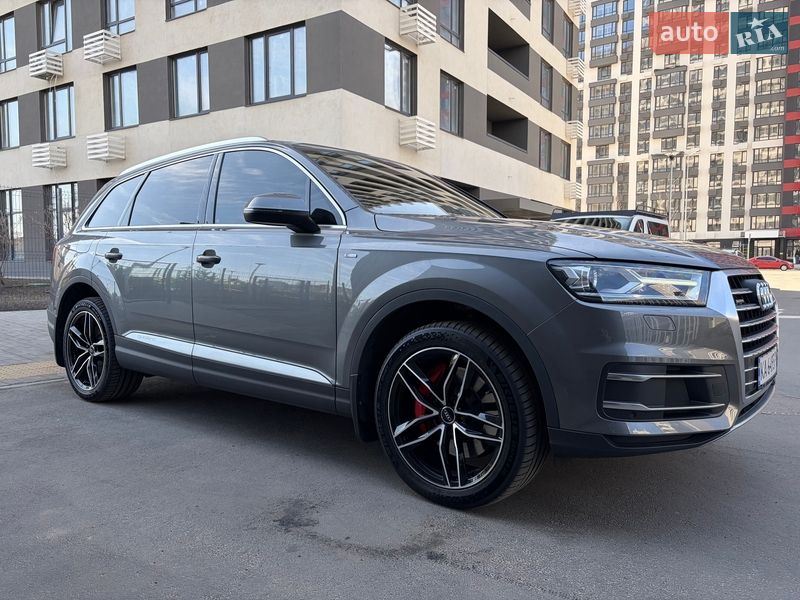 Внедорожник / Кроссовер Audi Q7 2016 в Киеве