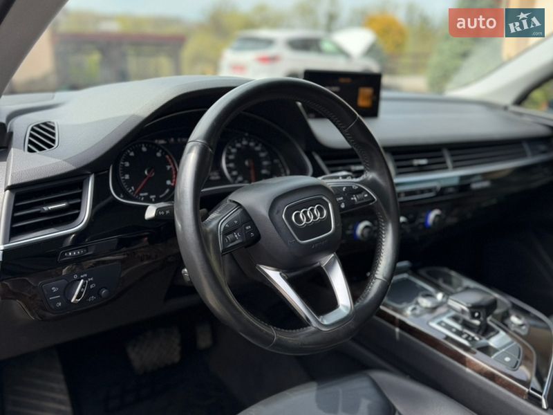 Внедорожник / Кроссовер Audi Q7 2016 в Дубно