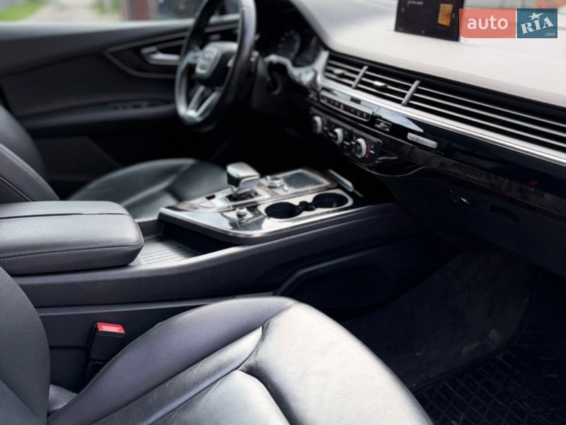 Внедорожник / Кроссовер Audi Q7 2016 в Дубно