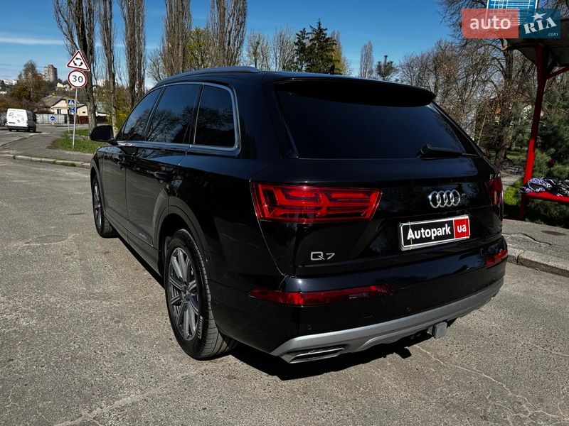 Позашляховик / Кросовер Audi Q7 2017 в Києві