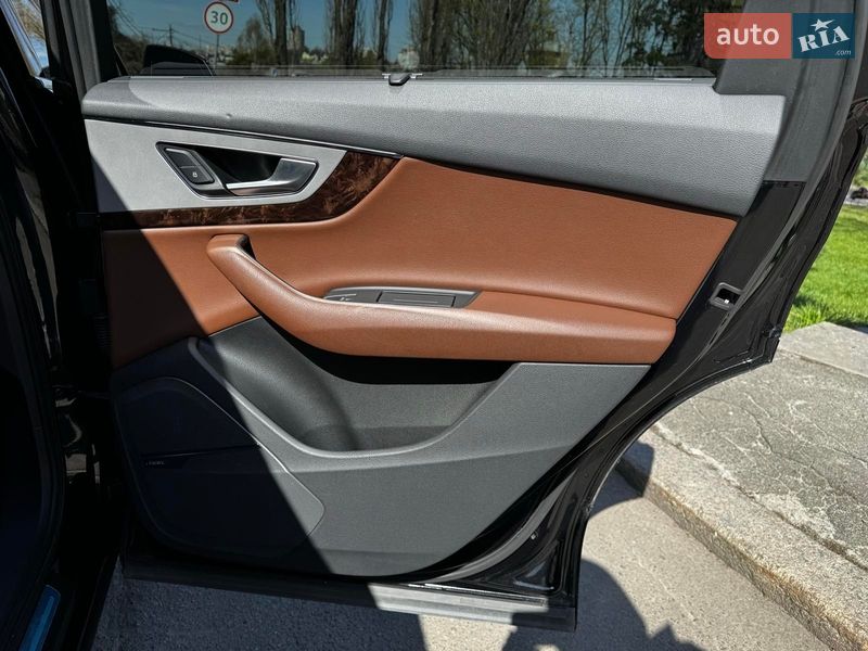 Позашляховик / Кросовер Audi Q7 2017 в Києві