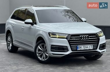 Позашляховик / Кросовер Audi Q7 2017 в Рівному