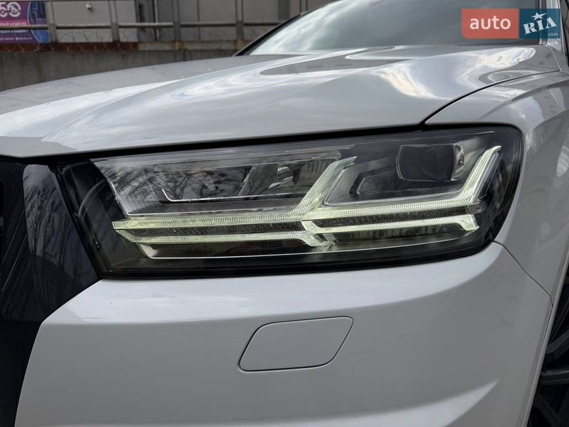 Позашляховик / Кросовер Audi Q7 2016 в Києві