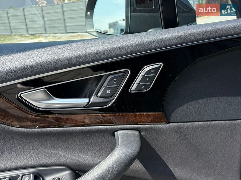 Внедорожник / Кроссовер Audi Q7 2017 в Ровно