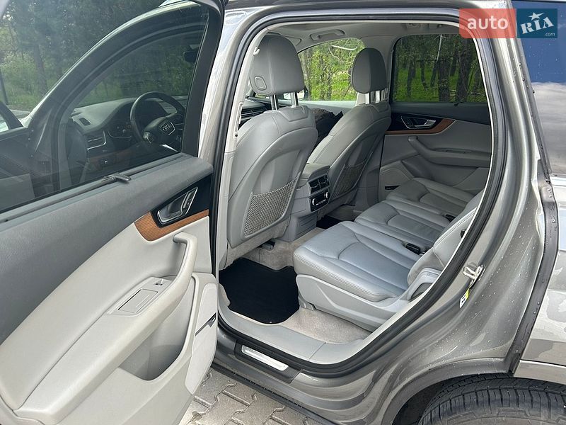 Внедорожник / Кроссовер Audi Q7 2016 в Днепре