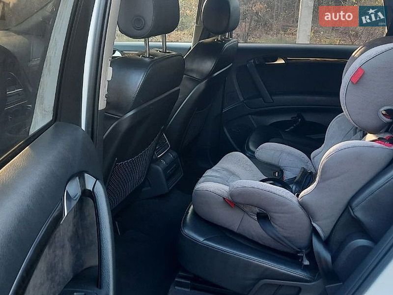 Позашляховик / Кросовер Audi Q7 2012 в Житомирі