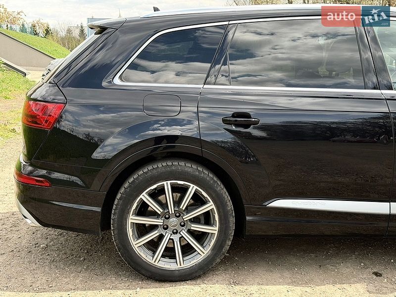 Внедорожник / Кроссовер Audi Q7 2017 в Черновцах