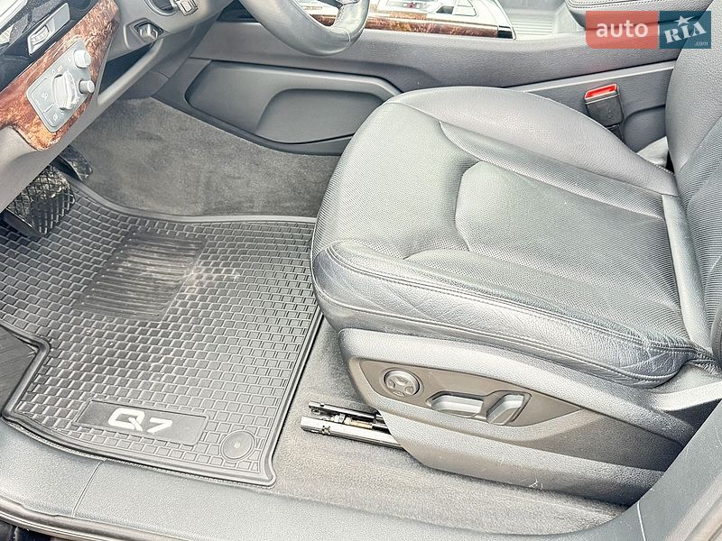 Позашляховик / Кросовер Audi Q7 2018 в Нововолинську