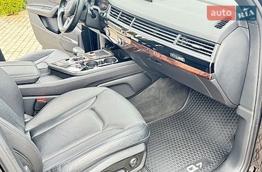 Позашляховик / Кросовер Audi Q7 2018 в Нововолинську