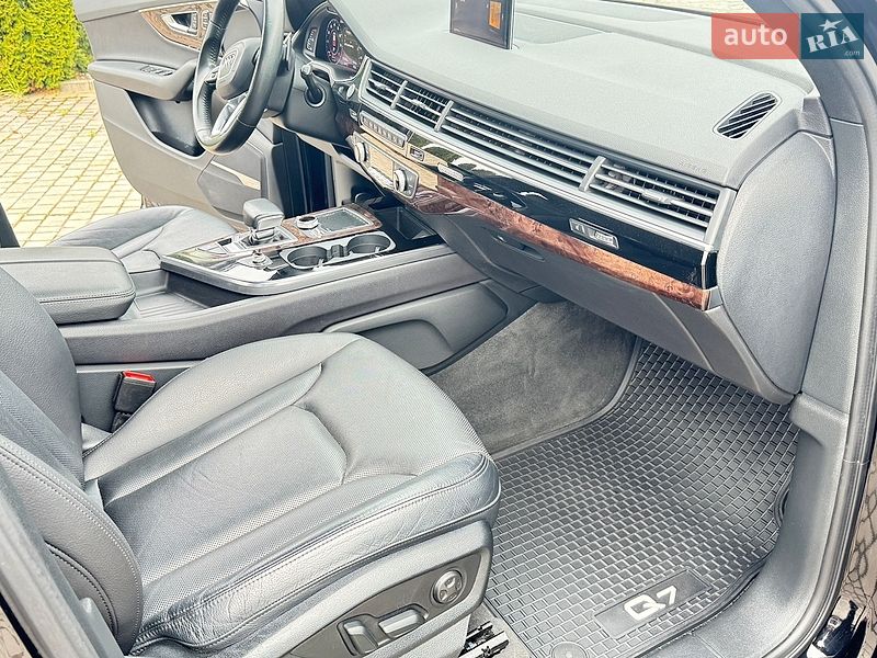 Позашляховик / Кросовер Audi Q7 2018 в Нововолинську