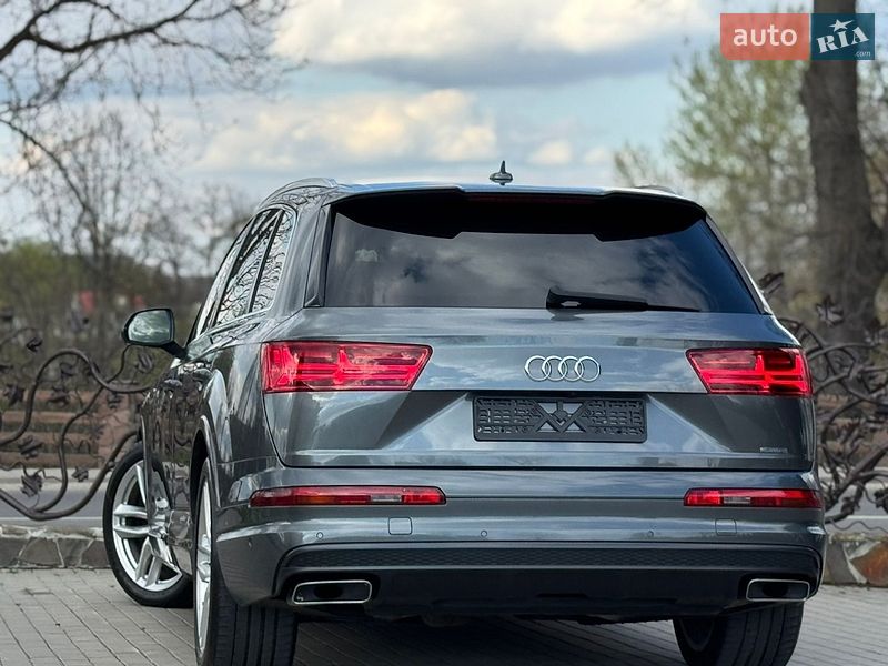 Внедорожник / Кроссовер Audi Q7 2017 в Дрогобыче