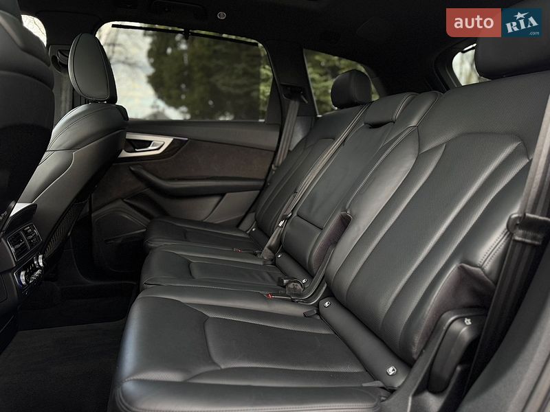 Внедорожник / Кроссовер Audi Q7 2017 в Дрогобыче