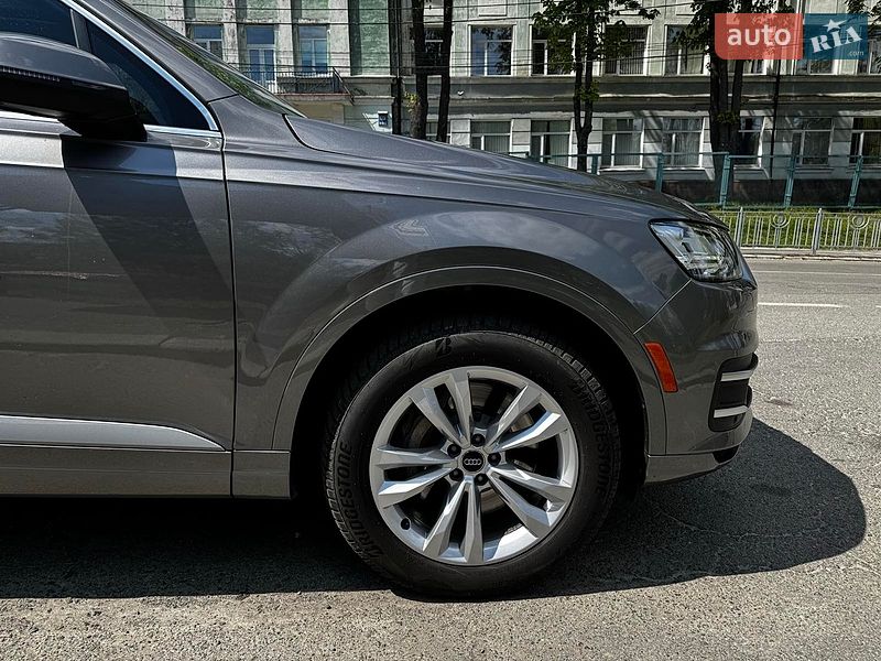 Позашляховик / Кросовер Audi Q7 2016 в Києві