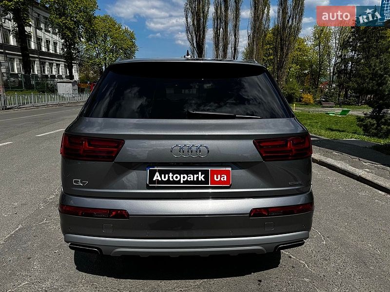 Позашляховик / Кросовер Audi Q7 2016 в Києві
