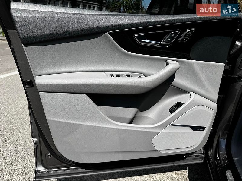 Позашляховик / Кросовер Audi Q7 2016 в Києві