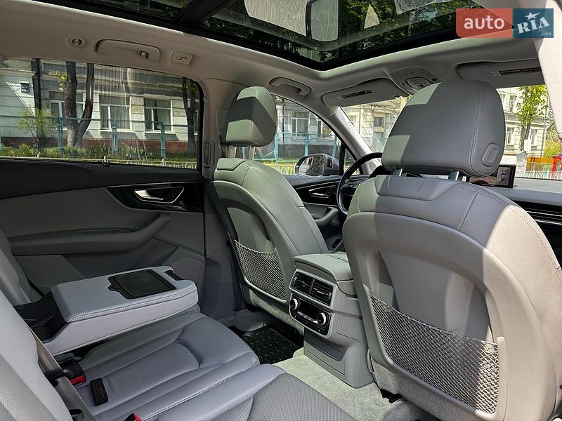 Позашляховик / Кросовер Audi Q7 2016 в Києві