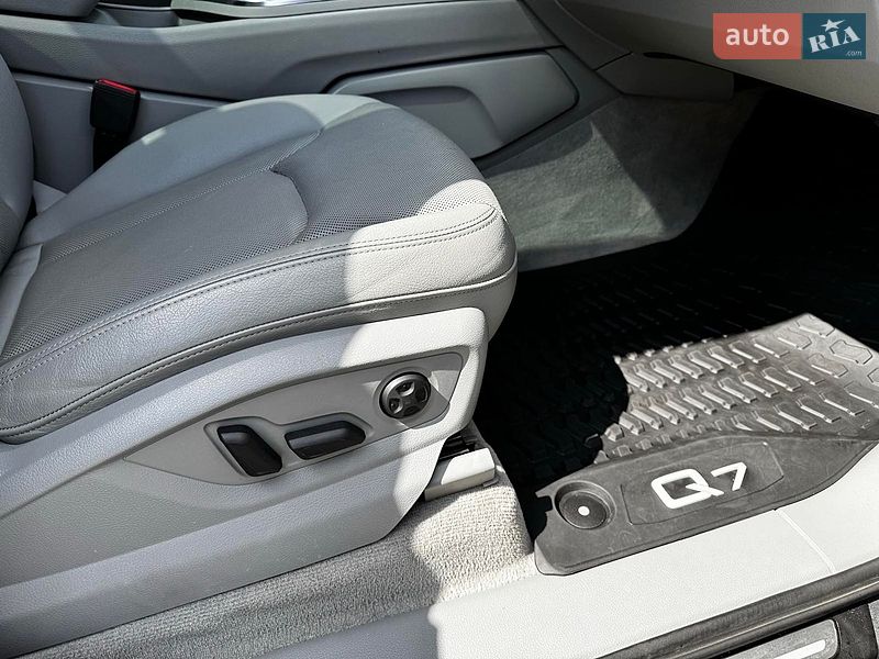 Позашляховик / Кросовер Audi Q7 2016 в Києві