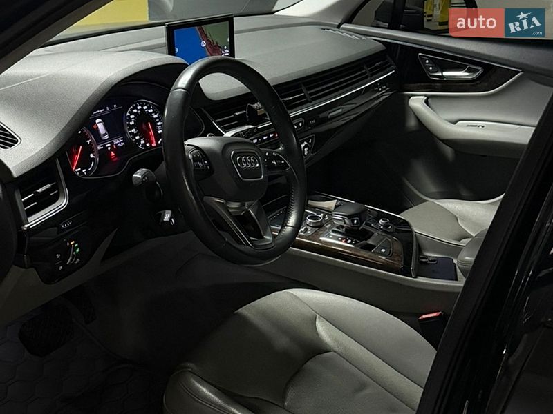 Позашляховик / Кросовер Audi Q7 2016 в Дніпрі