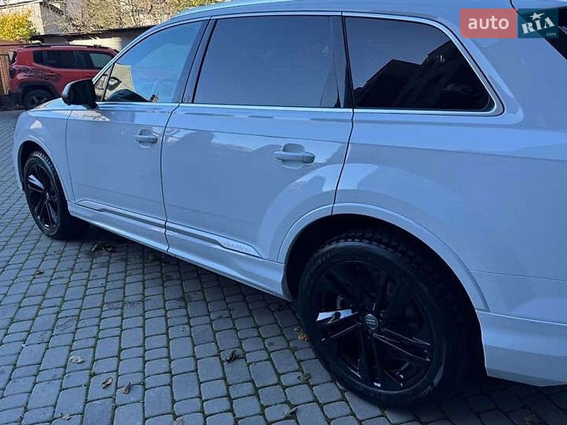 Позашляховик / Кросовер Audi Q7 2021 в Києві