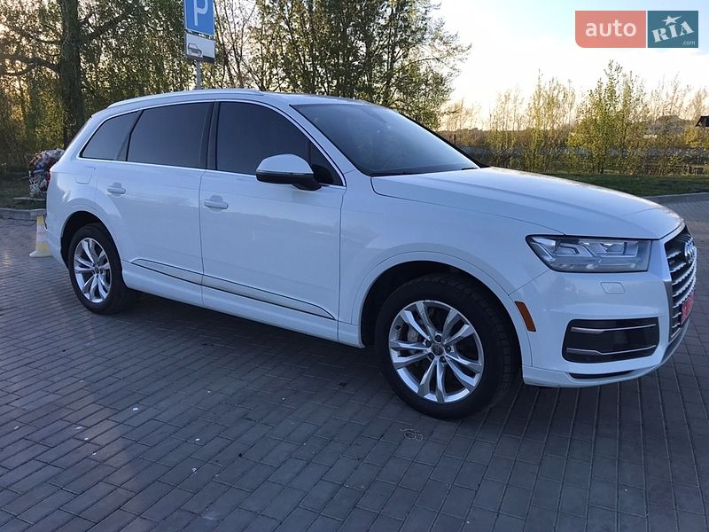 Внедорожник / Кроссовер Audi Q7 2017 в Сокале