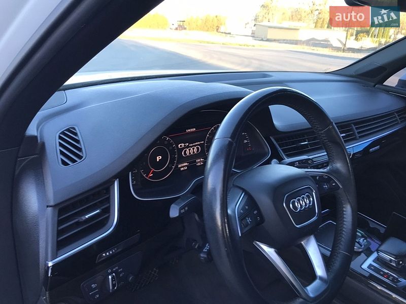Внедорожник / Кроссовер Audi Q7 2017 в Сокале