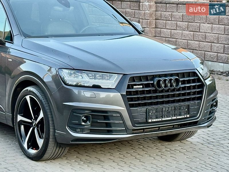 Позашляховик / Кросовер Audi Q7 2018 в Рівному