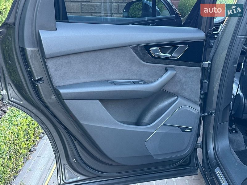 Позашляховик / Кросовер Audi Q7 2018 в Рівному