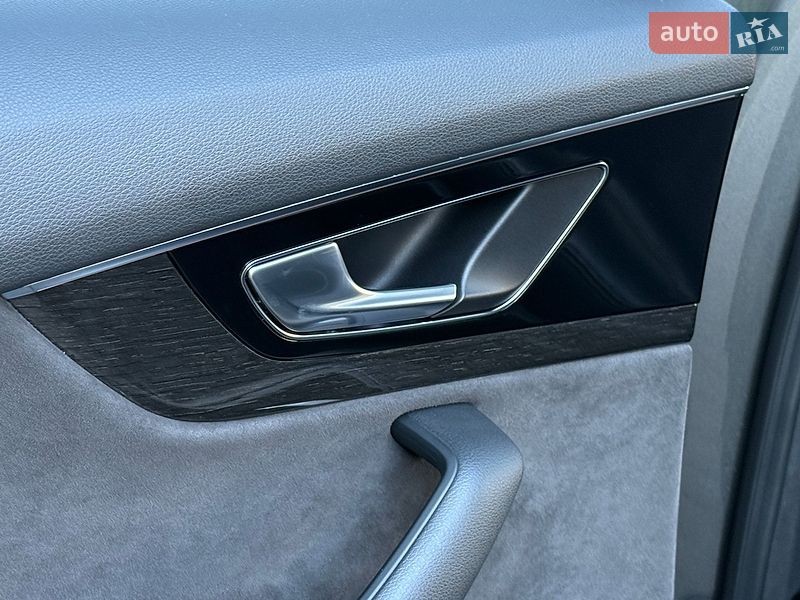 Позашляховик / Кросовер Audi Q7 2018 в Рівному