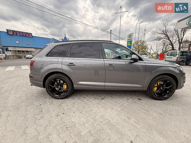 Внедорожник / Кроссовер Audi Q7 2017 в Черновцах