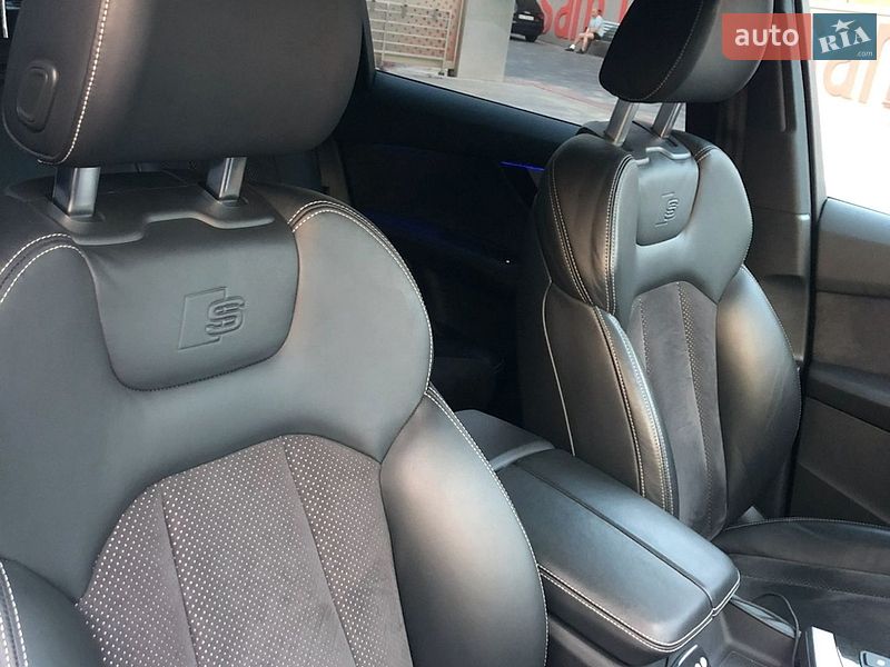 Внедорожник / Кроссовер Audi Q7 2016 в Хусте