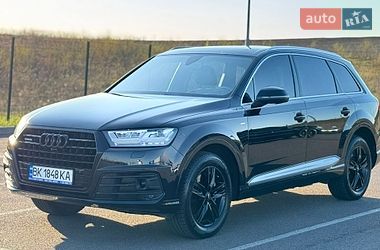 Внедорожник / Кроссовер Audi Q7 2017 в Ровно