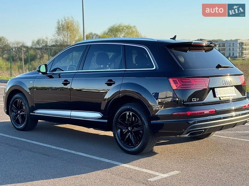 Внедорожник / Кроссовер Audi Q7 2017 в Ровно